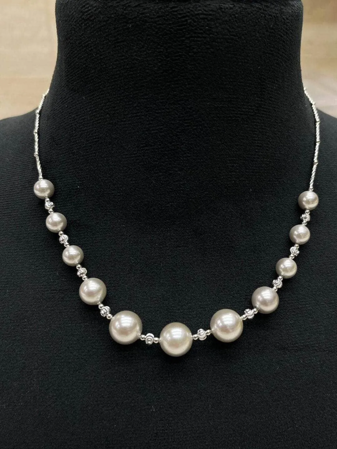 Fresh Water Pearls Short Necklace