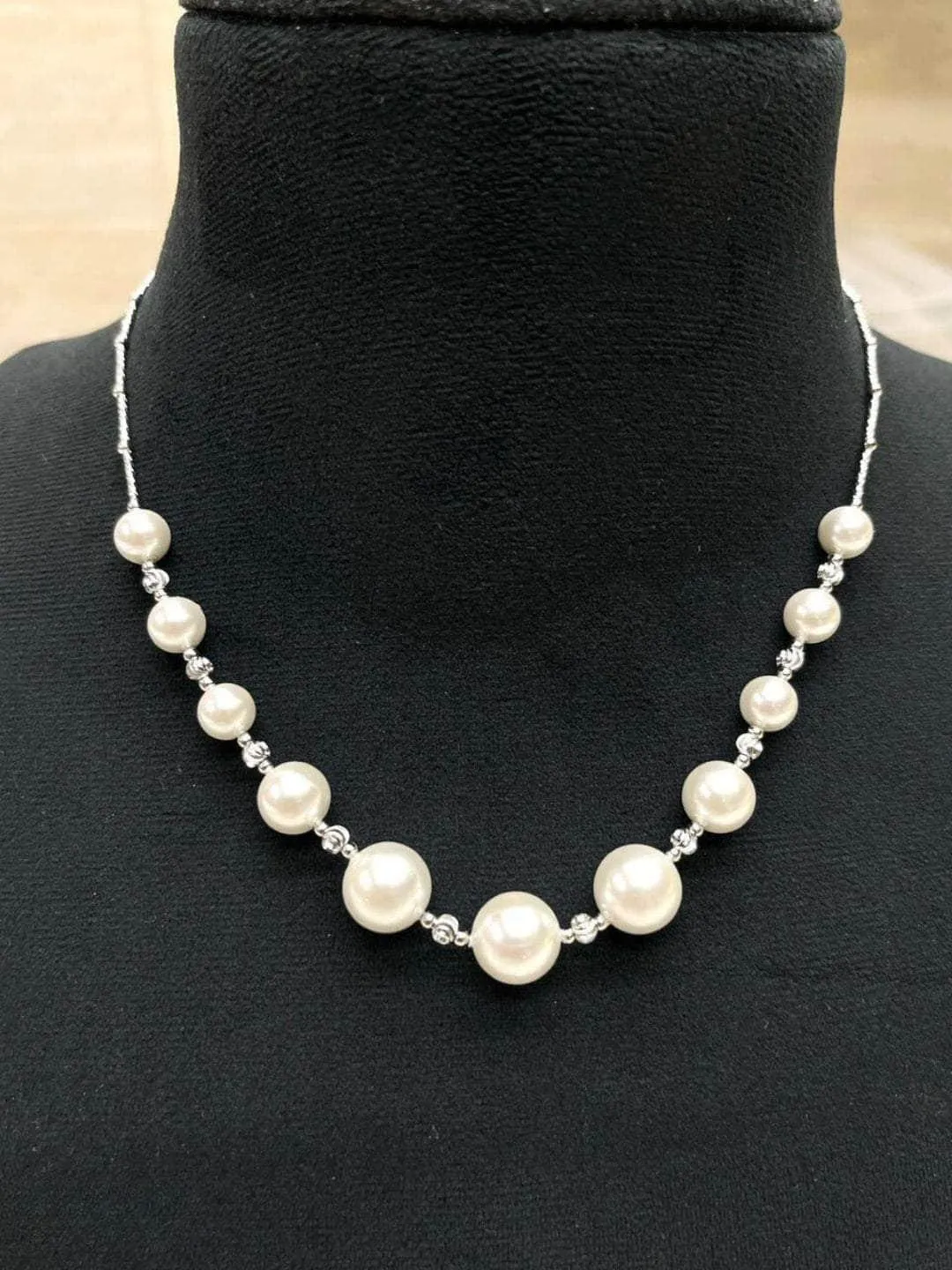 Fresh Water Pearls Short Necklace