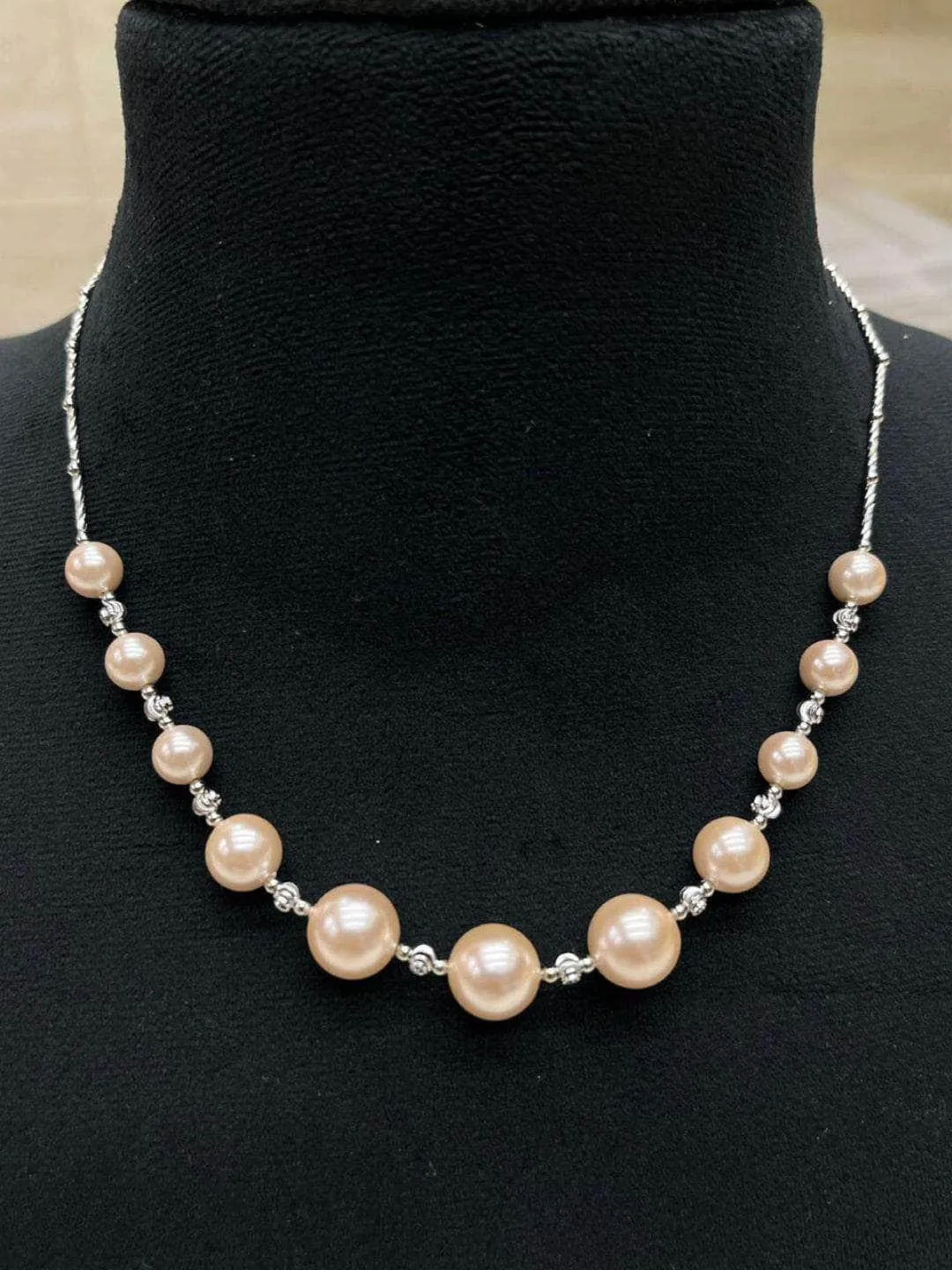 Fresh Water Pearls Short Necklace