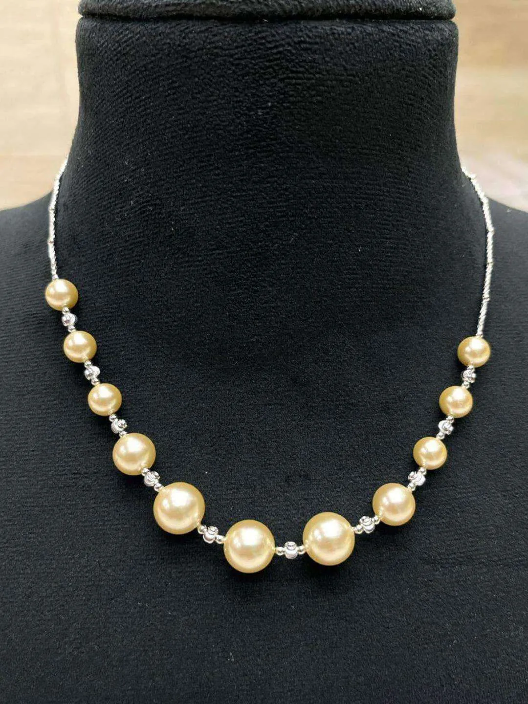 Fresh Water Pearls Short Necklace