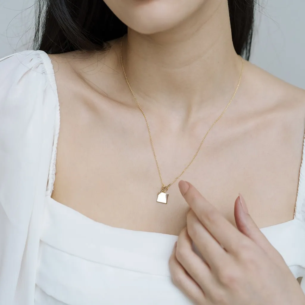 Gwyneth Toggle Necklace