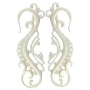 Kiss Me Earrings - Bone