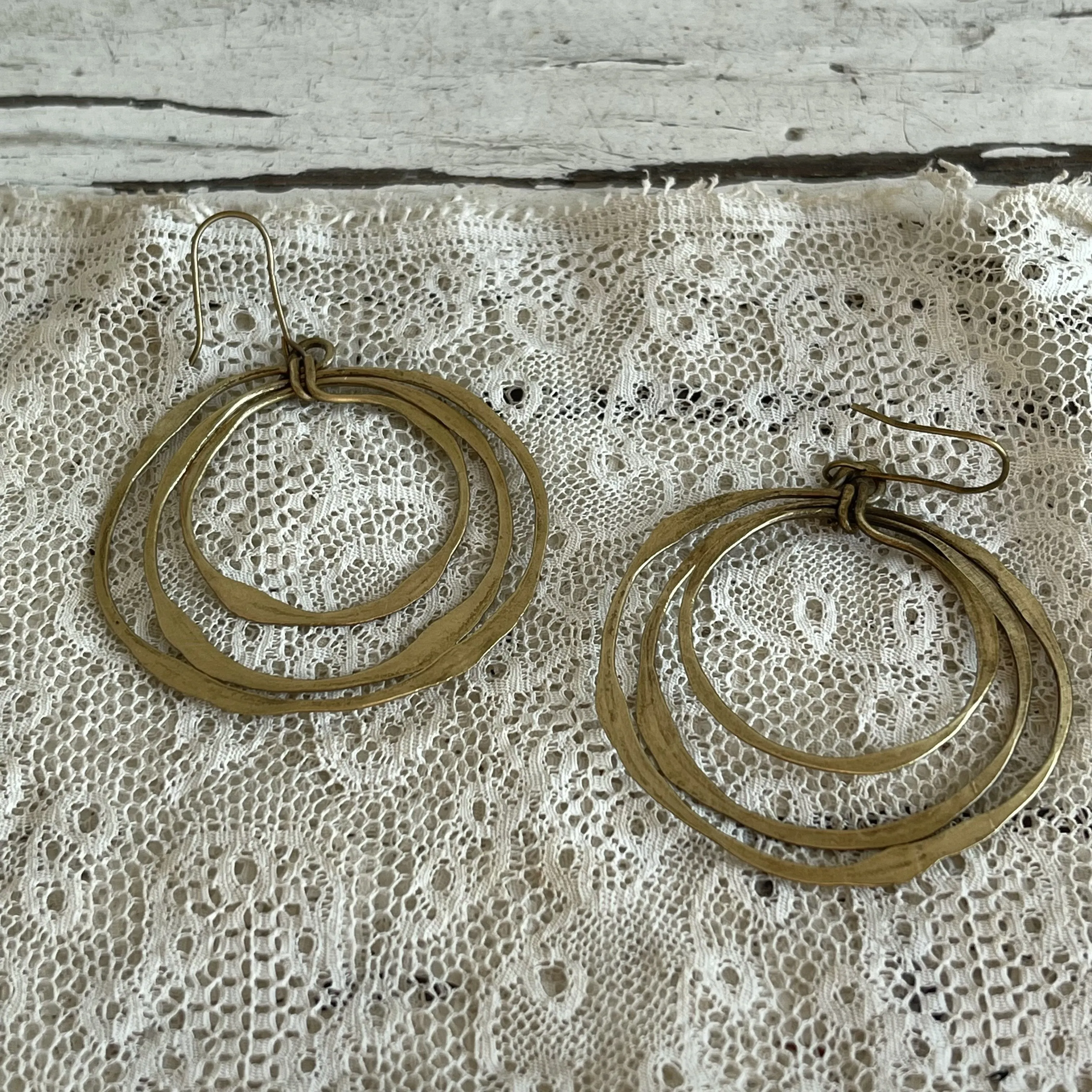 'organic circles' earrings | gold