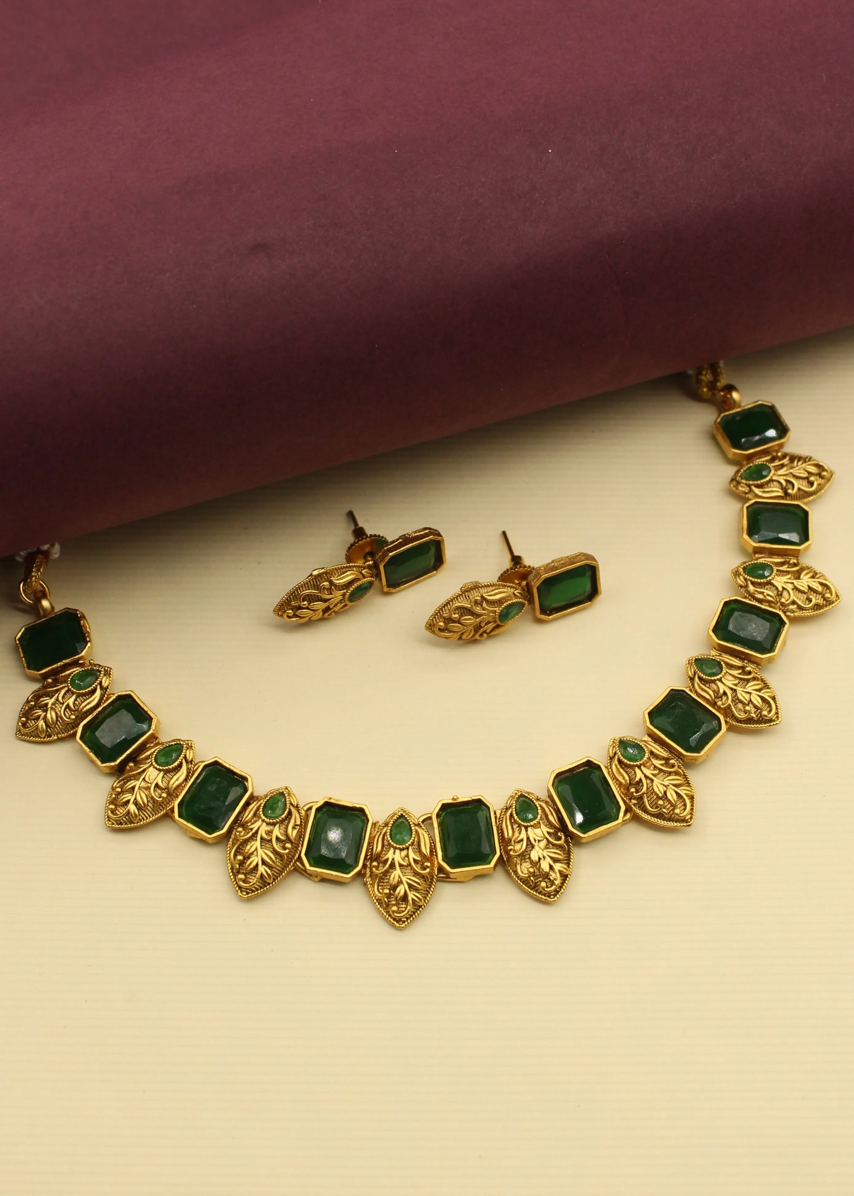 REGAL AHILYA NECKLACE