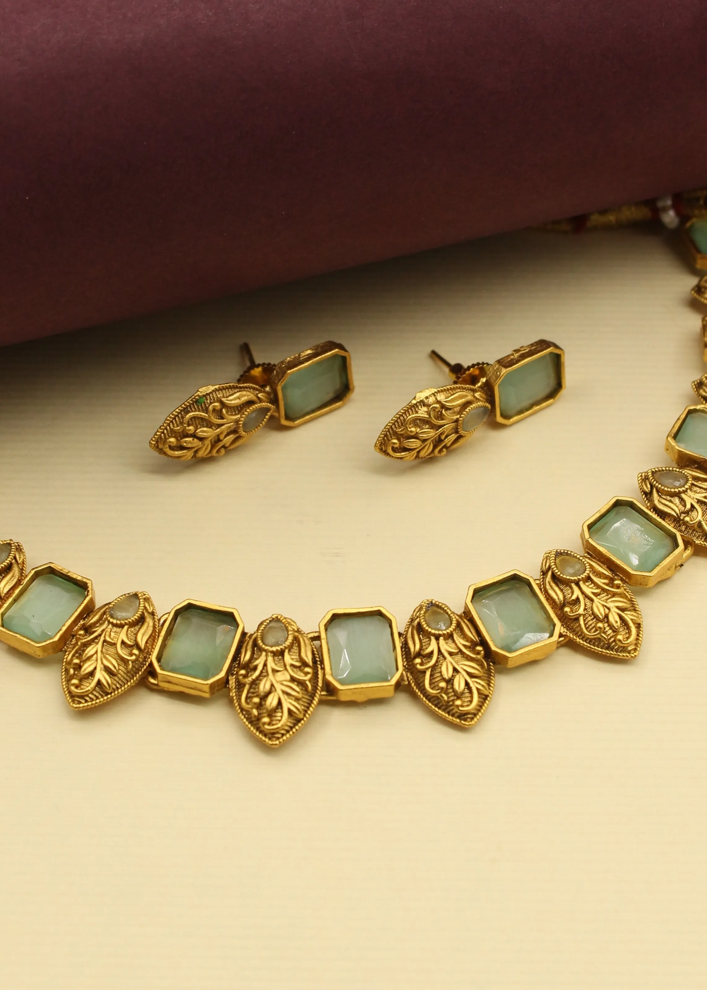 REGAL AHILYA NECKLACE