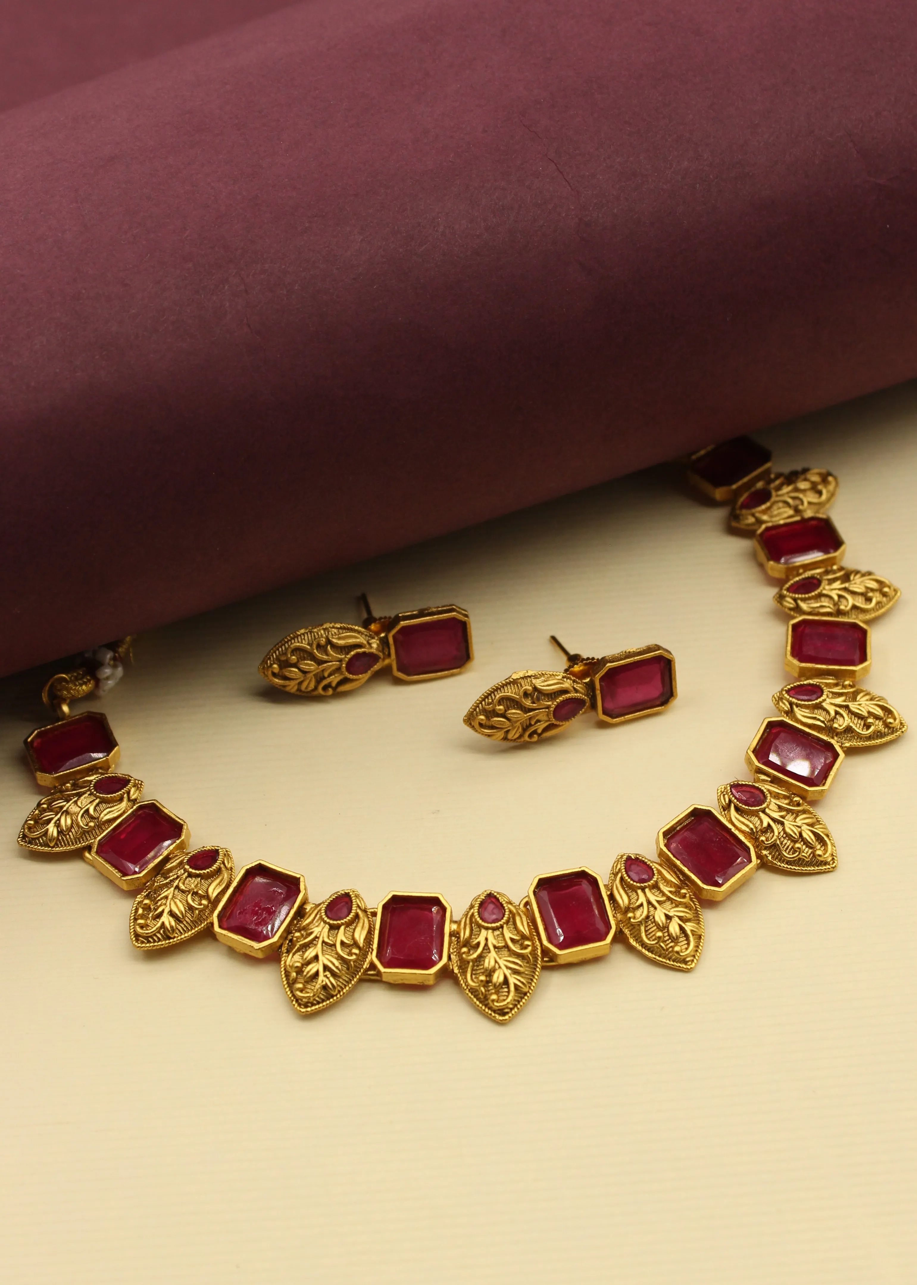 REGAL AHILYA NECKLACE