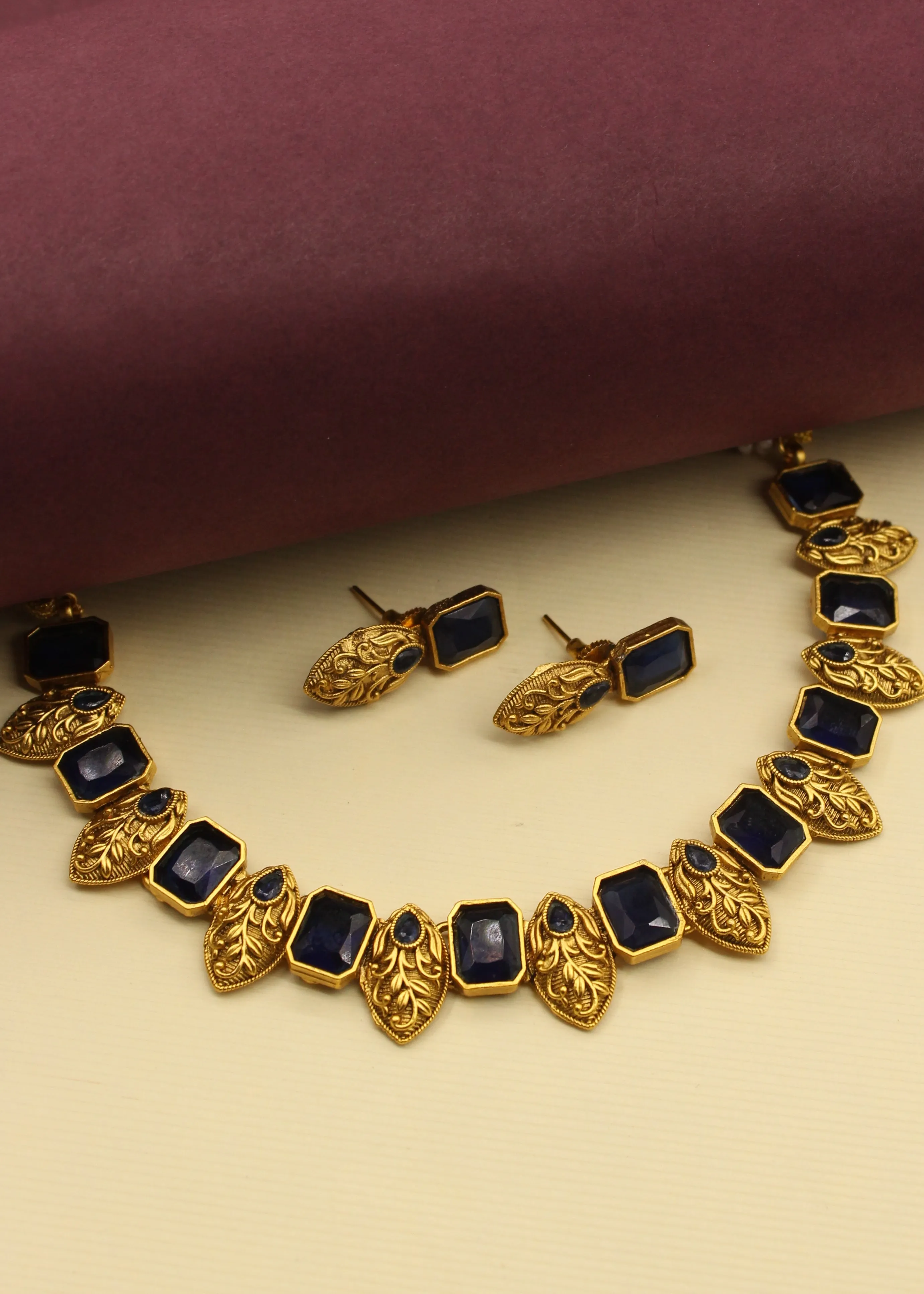 REGAL AHILYA NECKLACE