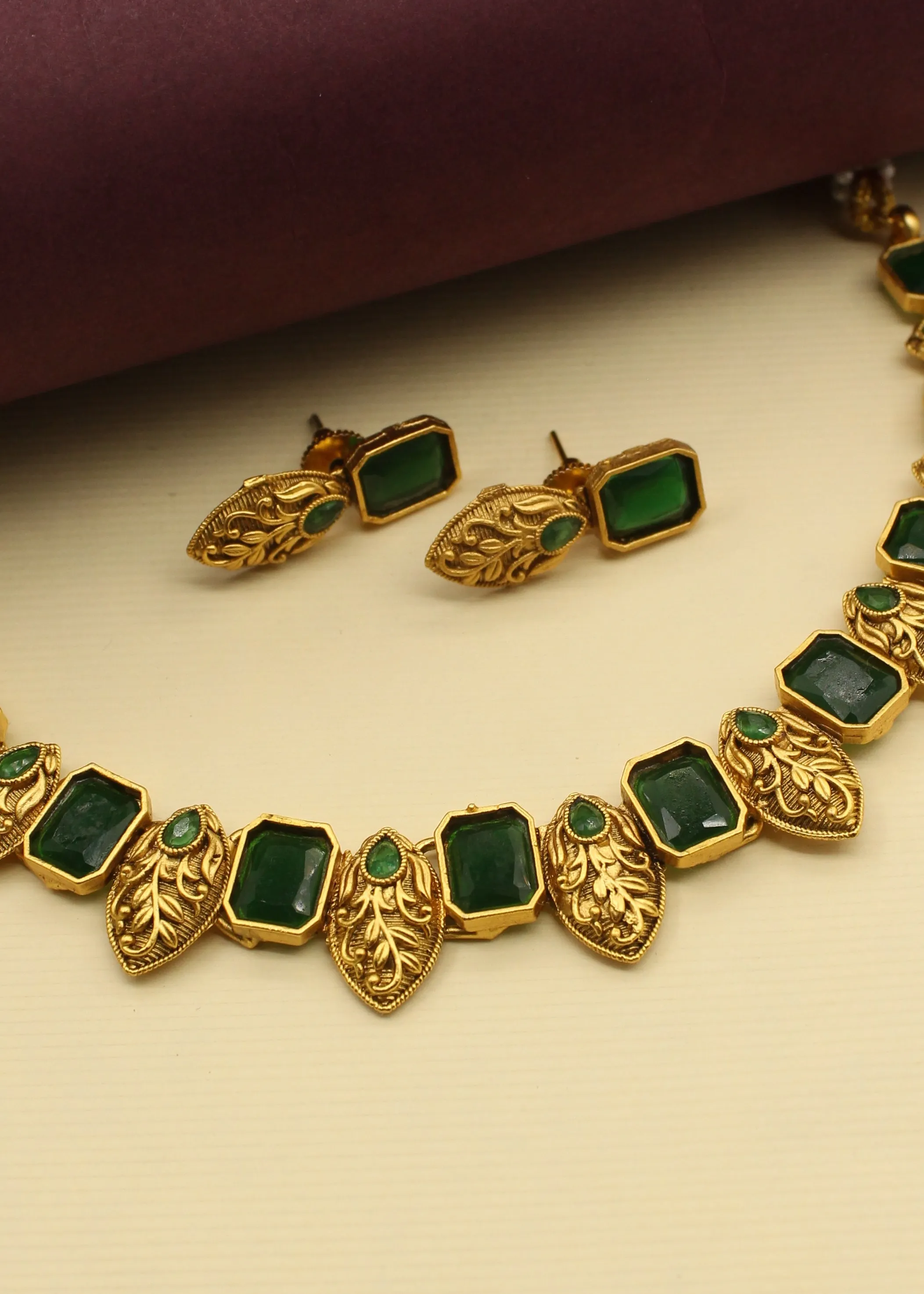 REGAL AHILYA NECKLACE