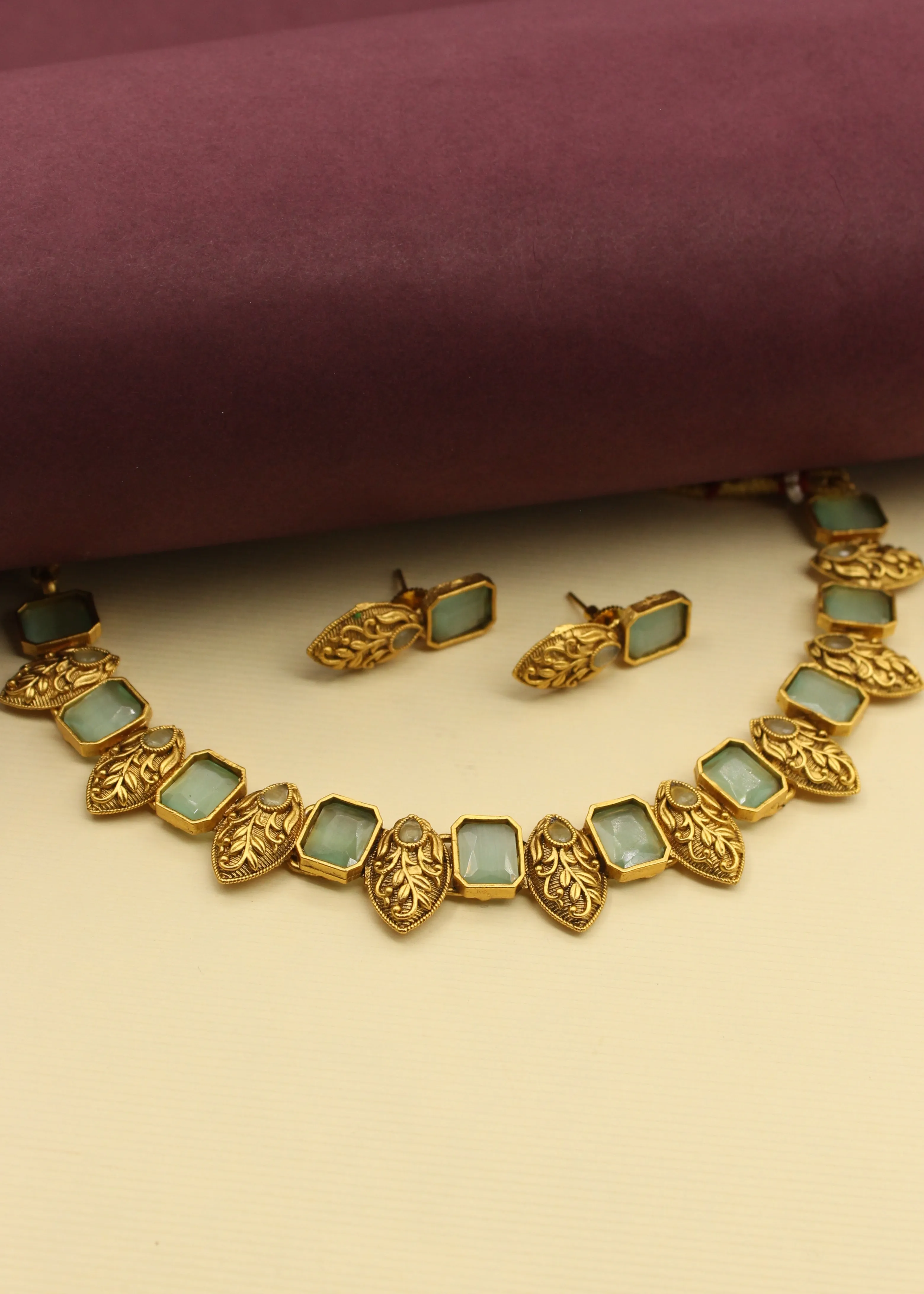 REGAL AHILYA NECKLACE