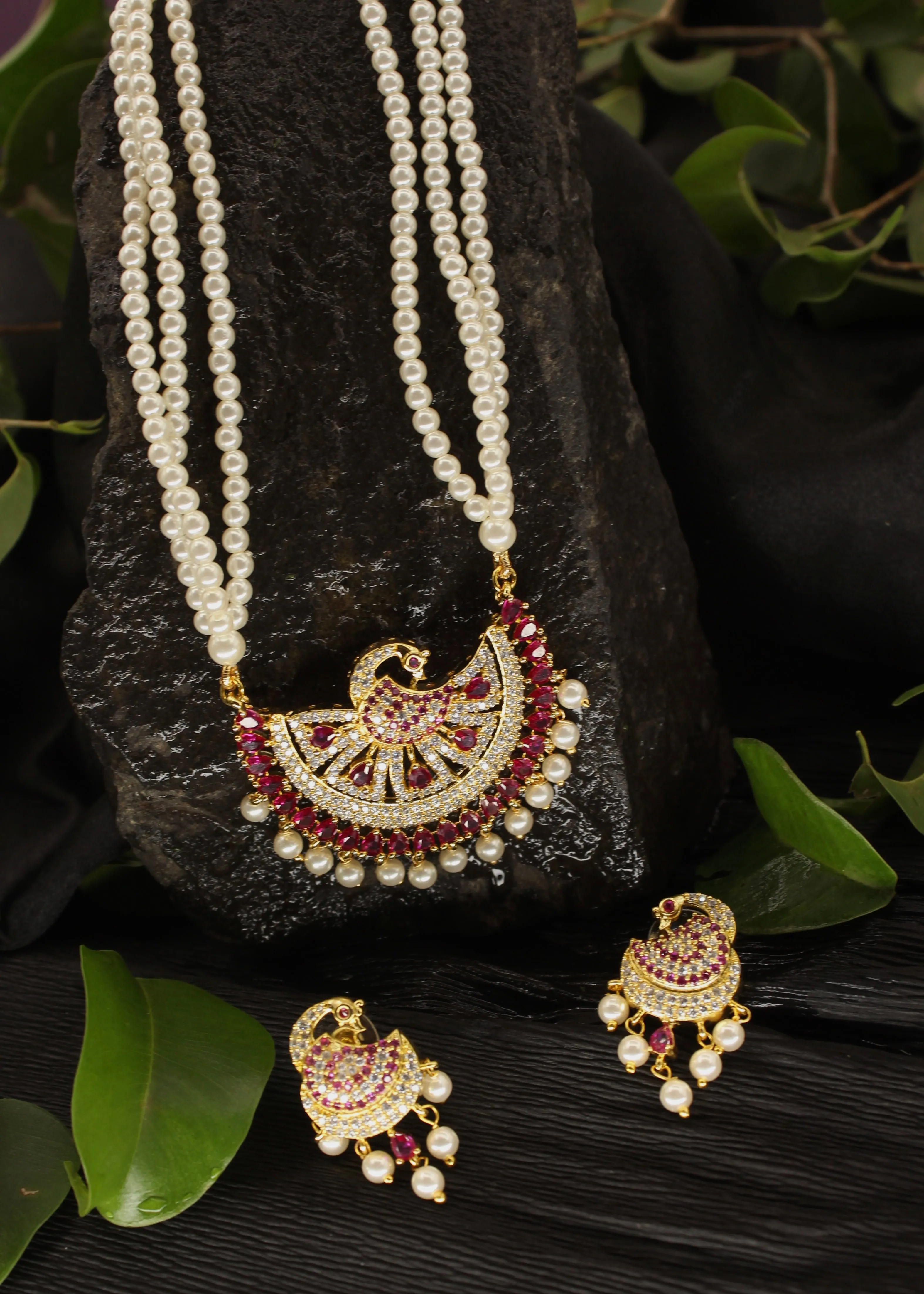 REGAL MOTI NECKLACE