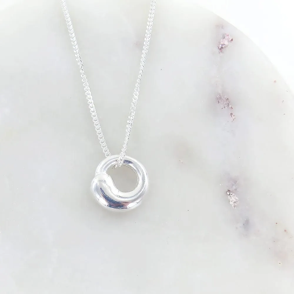 Thick Open Swoosh Circle Pendant Necklace