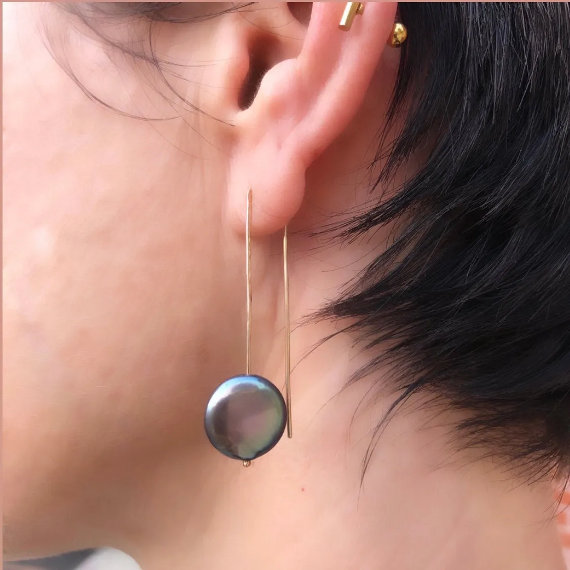 U Earrings in freshwater coin pearls and 14kgf