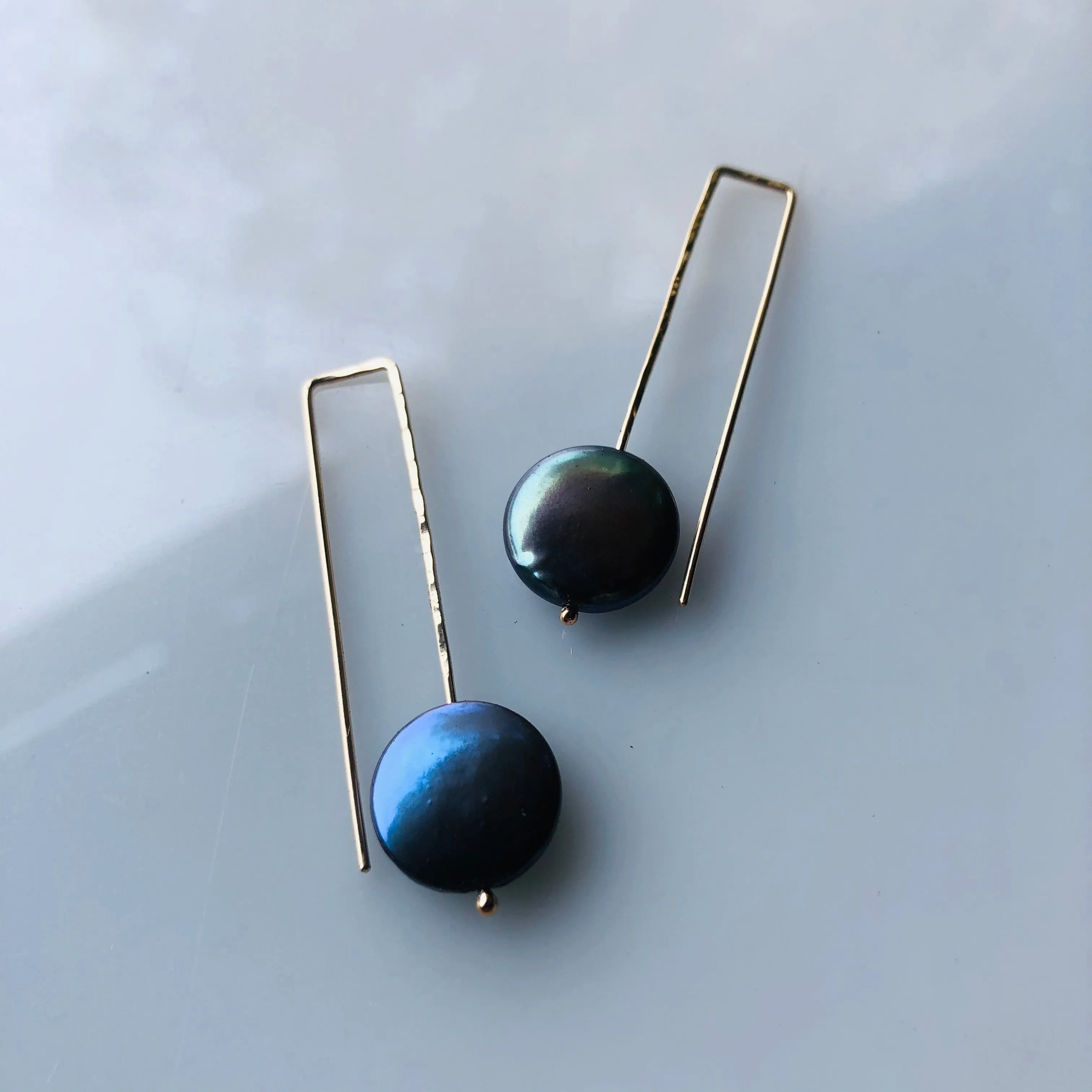 U Earrings in freshwater coin pearls and 14kgf