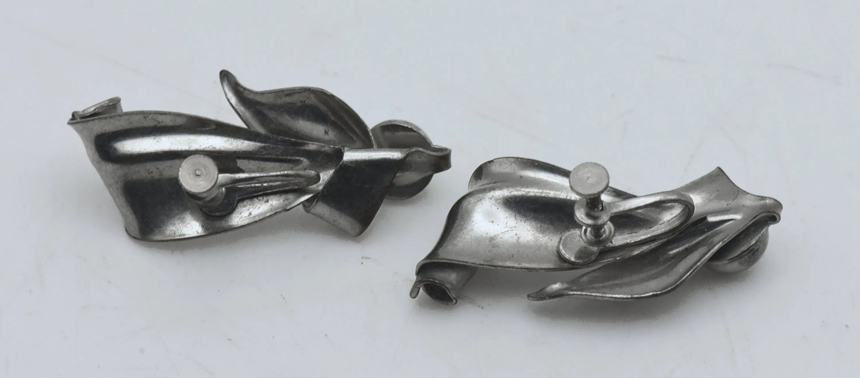 Vintage Silver Tone Organic Design Screw Back Earrings